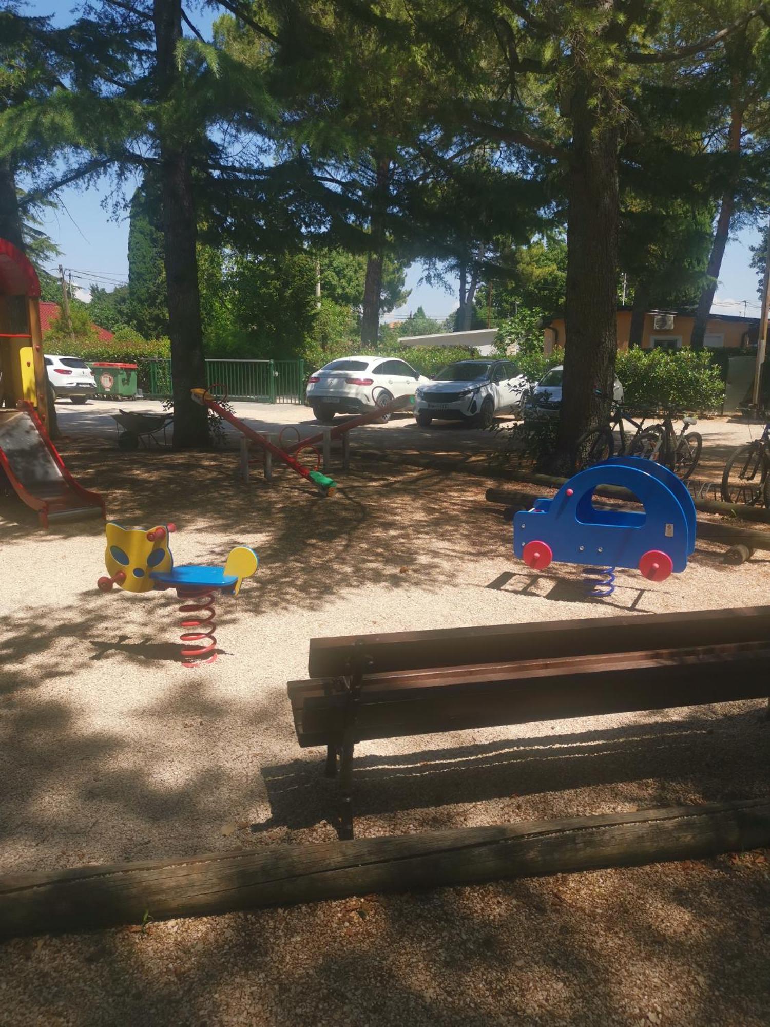 Holiday Park Mimoza Basanija Ngoại thất bức ảnh