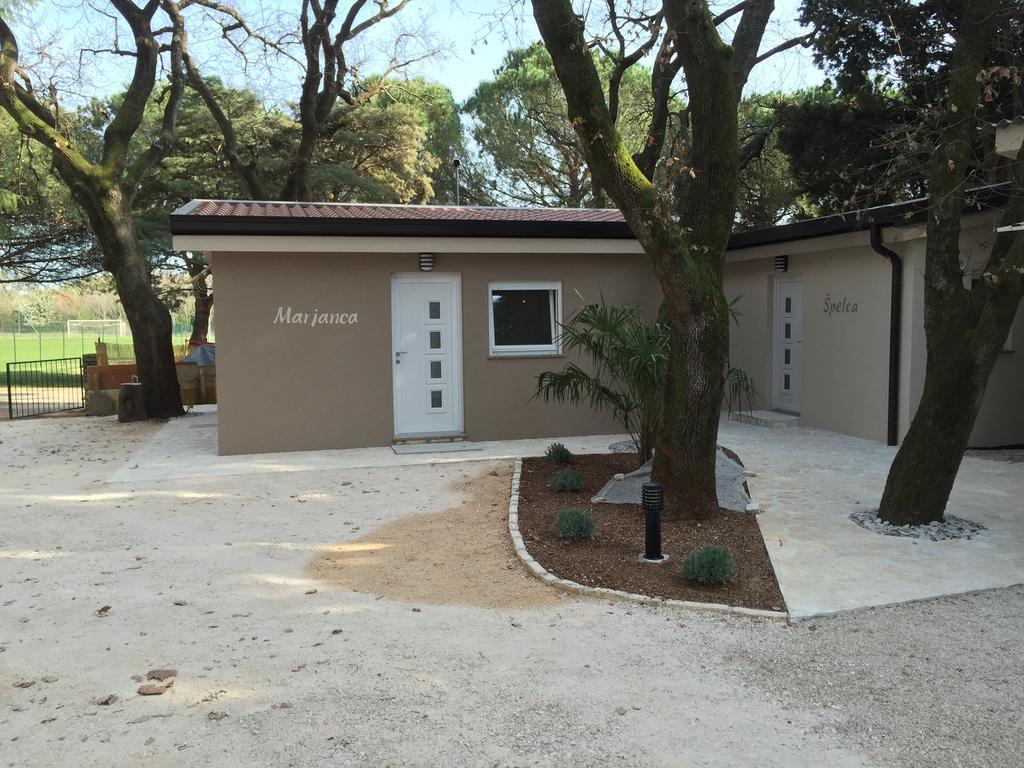 Holiday Park Mimoza Basanija Ngoại thất bức ảnh